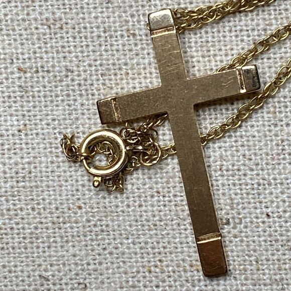 💛 Vintage 14k Gold Filled Matte & Glossy Gold Cross Necklace - Picture 5 of 6